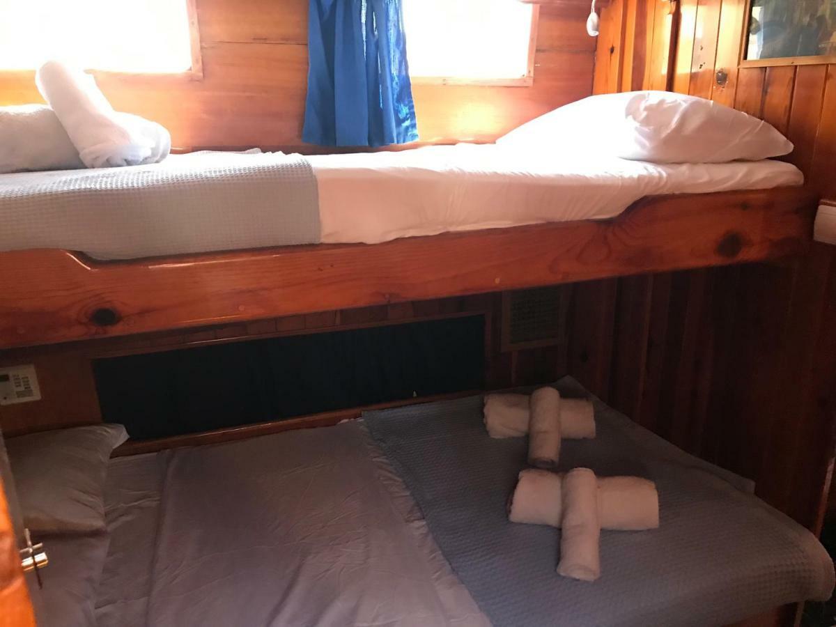 Boat The Umoja Experience *