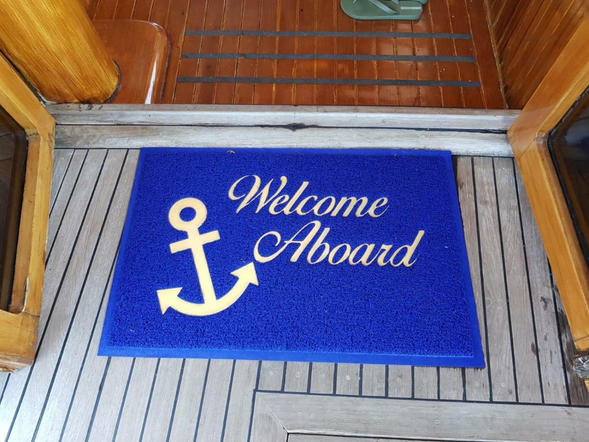 Boat The Umoja Experience Botel Benalmadena
