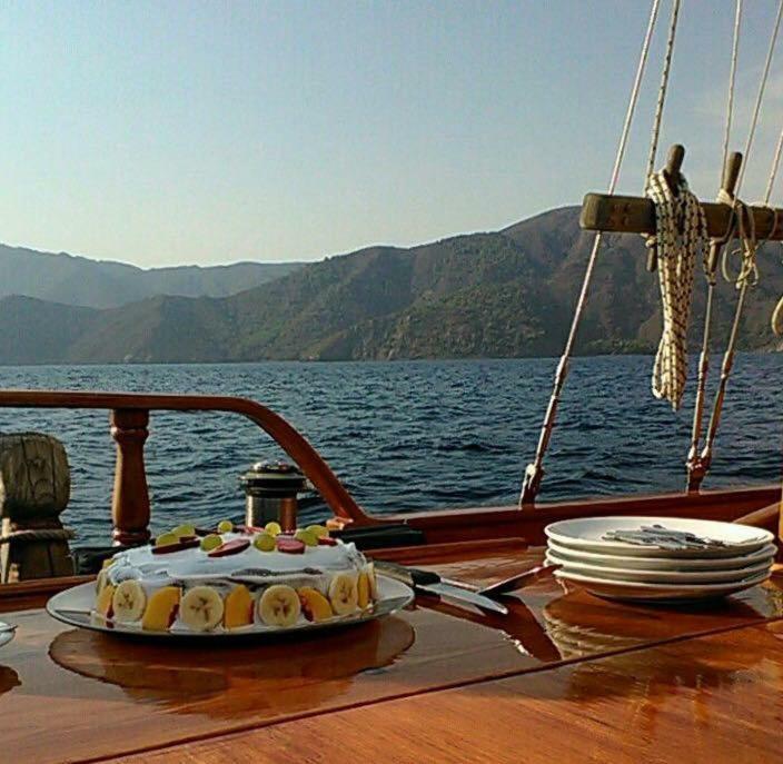 Boat The Umoja Experience *