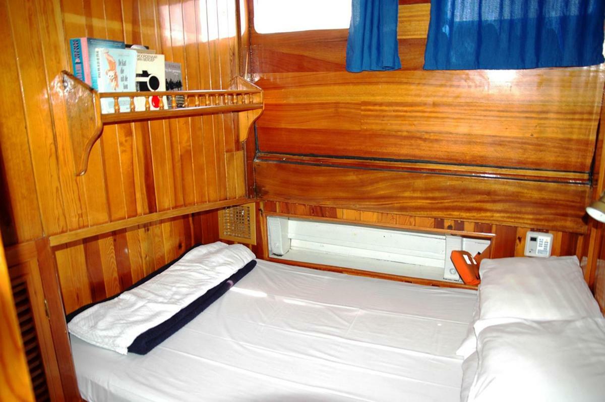 Boat The Umoja Experience *
