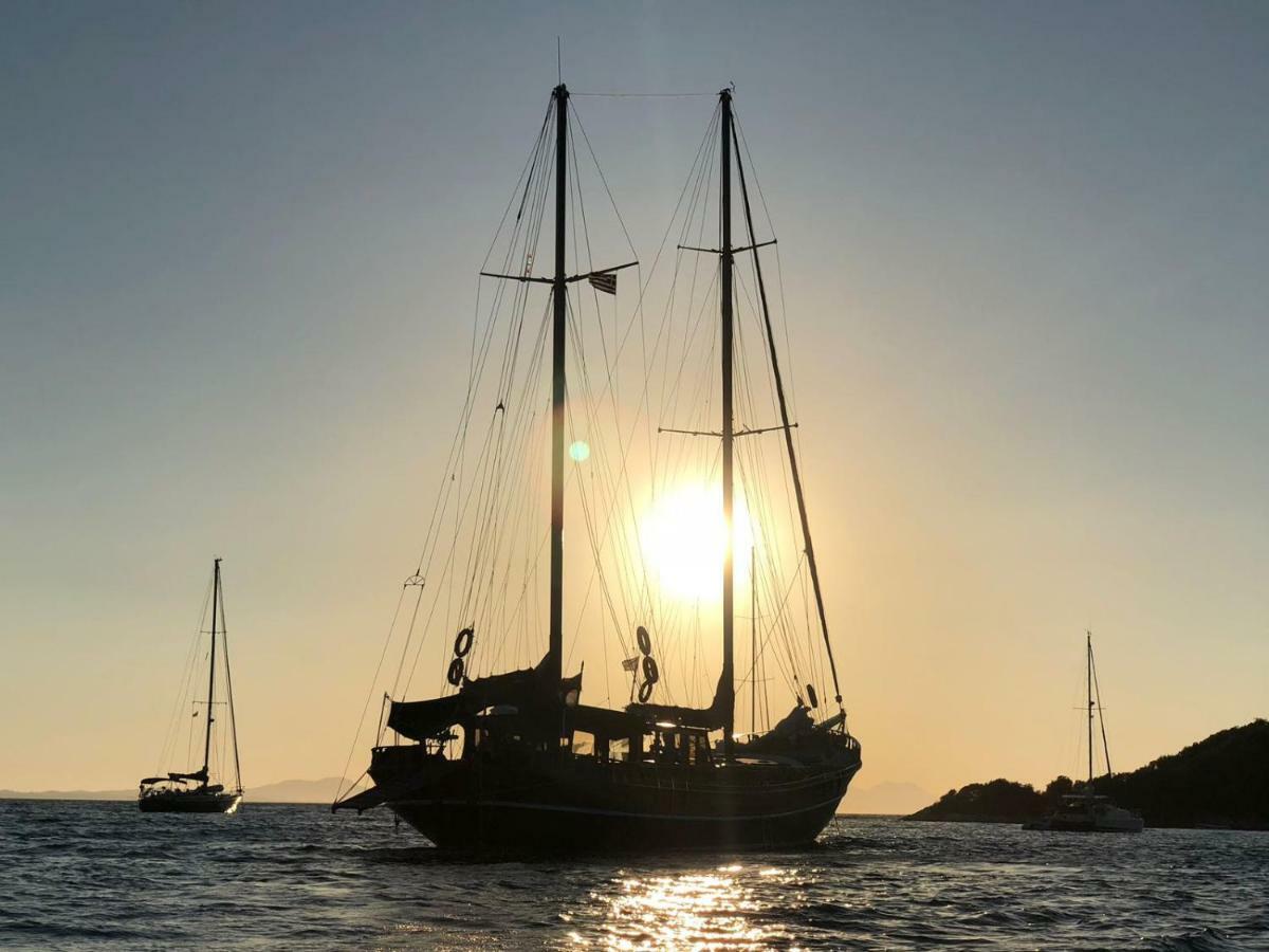 Boat The Umoja Experience Botel Benalmadena