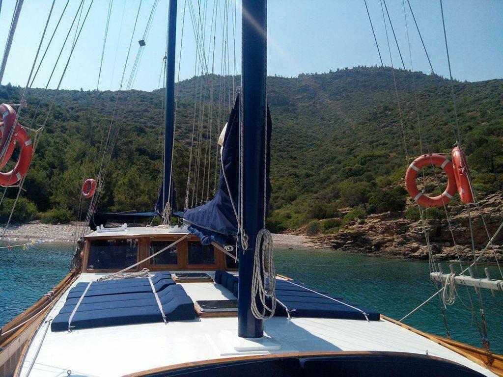 Boat The Umoja Experience Botel *