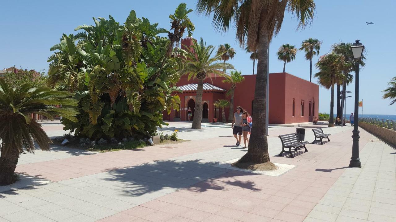 Al Lado De La Playa *
