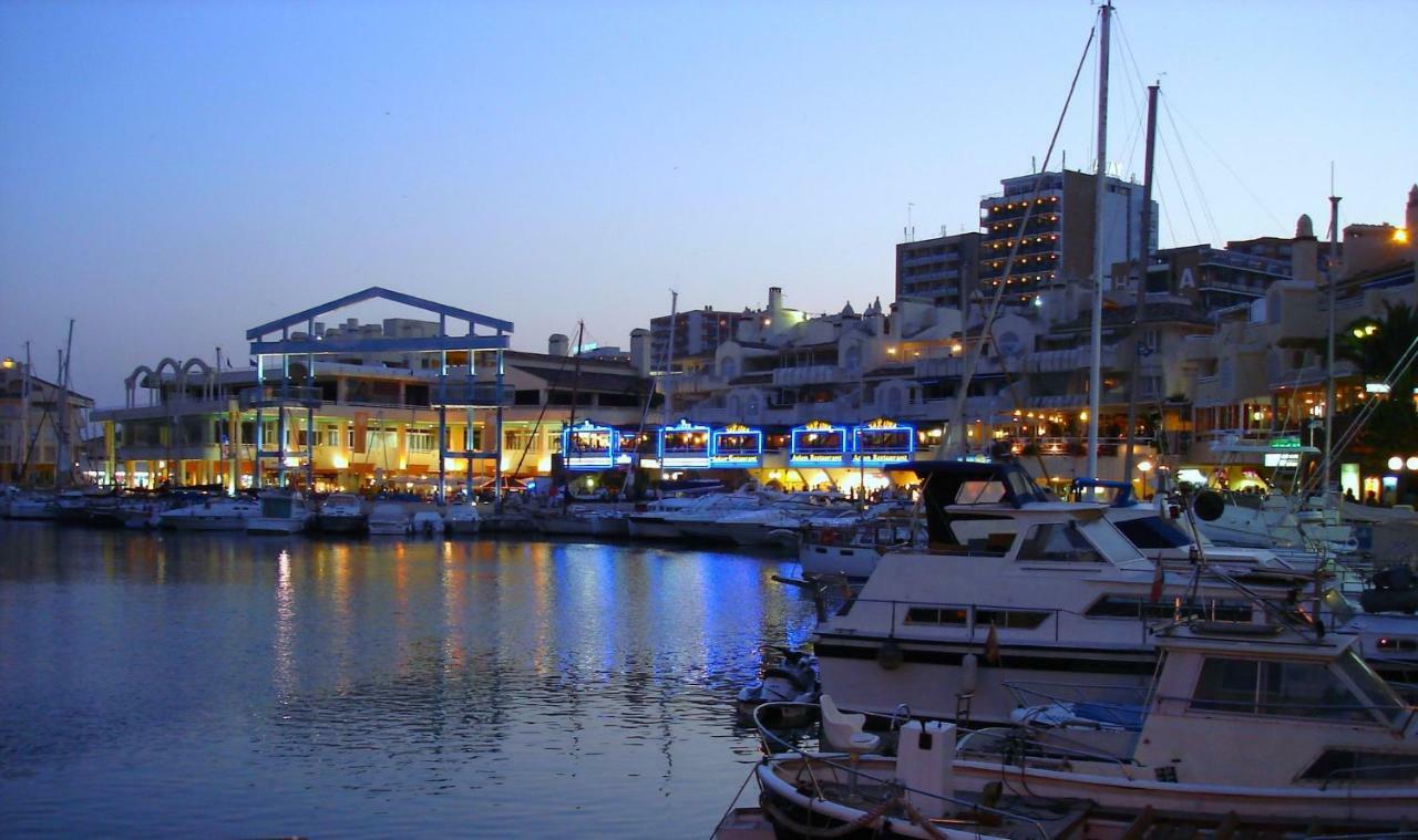 Happy Puerto Marina