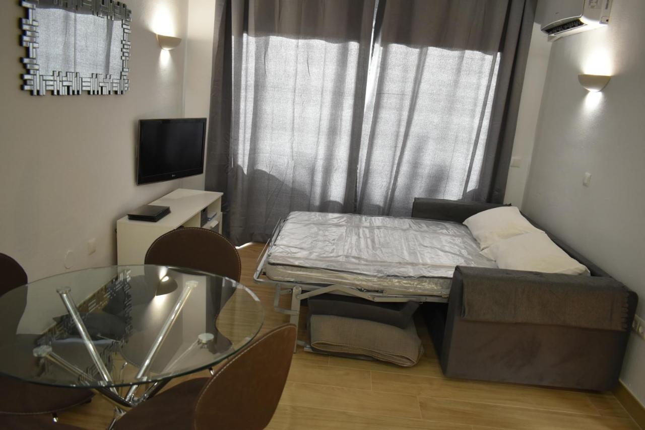Apartment Benal Beach, Luxury Sea & Mountain View Beachside 1 Bedroom