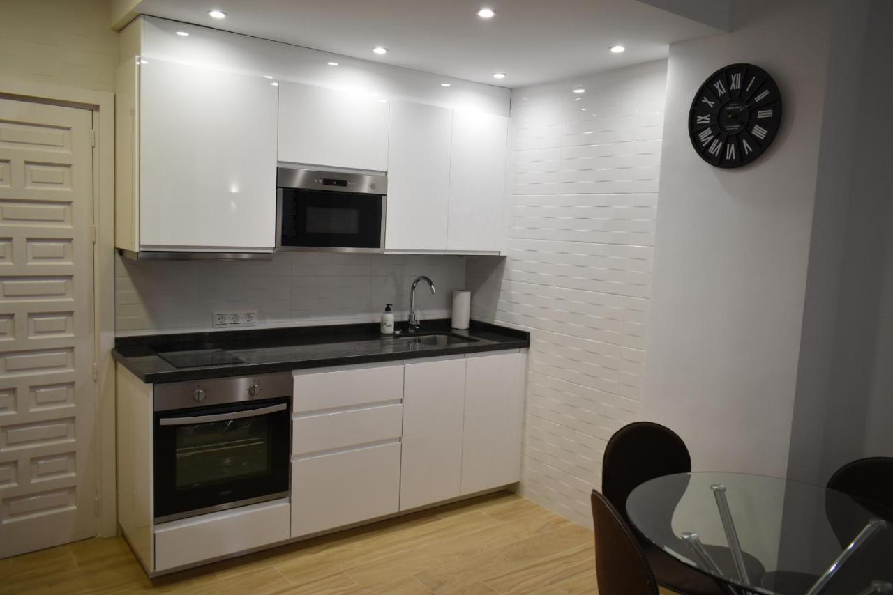 Benal Beach, Luxury Sea & Mountain View Beachside 1 Bedroom