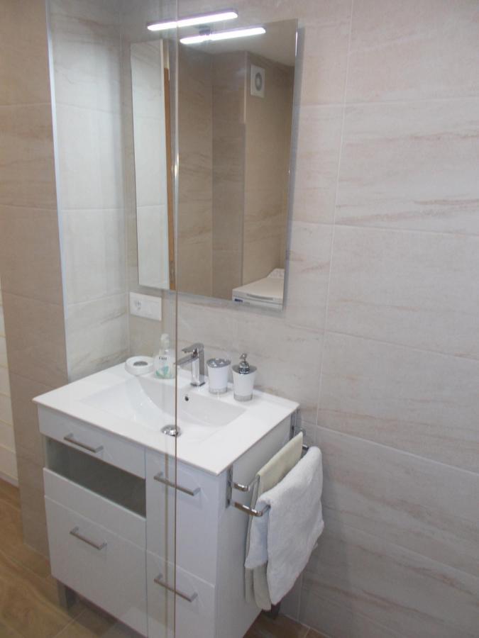 Apartment Benal Beach, Luxury Sea & Mountain View Beachside 1 Bedroom Benalmadena
