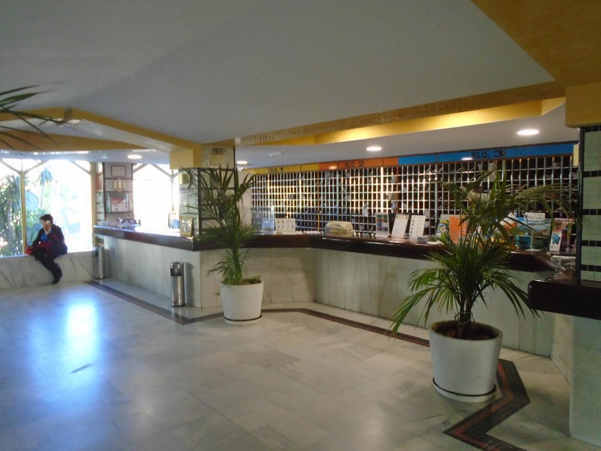 Benal Beach, Luxury Sea & Mountain View Beachside 1 Bedroom Apartment Benalmadena